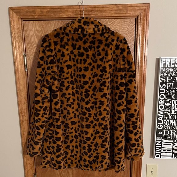 A.Peach Leopard Print Plush Jacket, Size L - Picture 4 of 5
